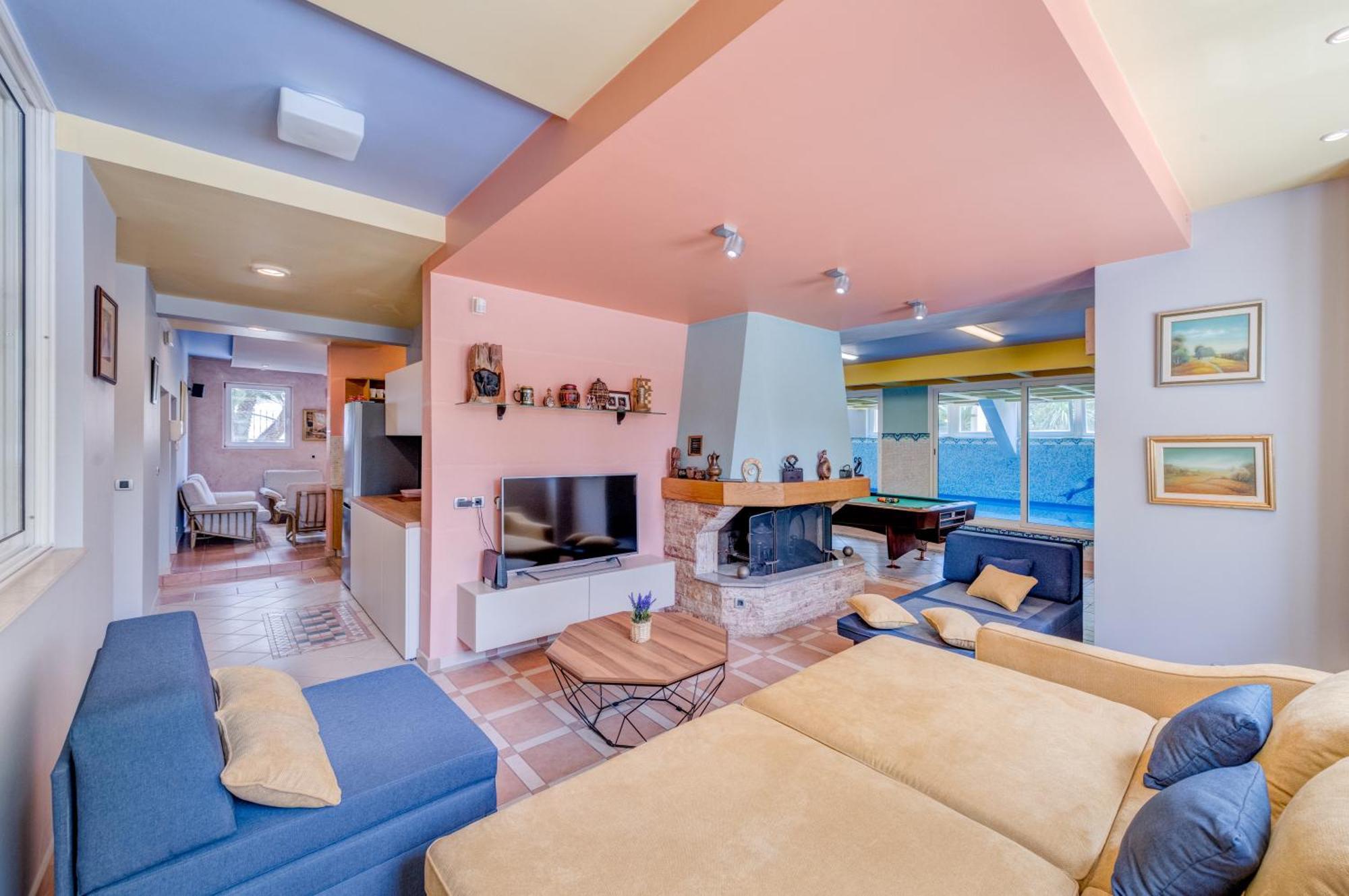 Blue Dolphin Apartment - Private Indoor Pool, Jacuzzi, Garden Split Exterior photo